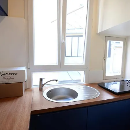 Bright Flat In Montmartre