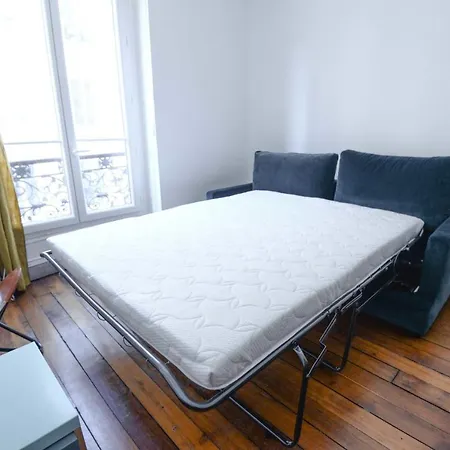 Bright Flat In Montmartre